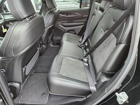 Used 2025 Jeep Grand Cherokee Altitude image 14