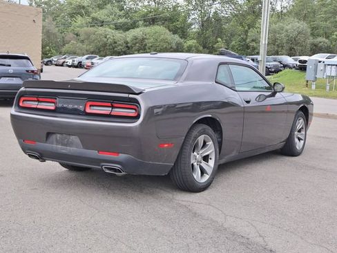Used 2019 Dodge Challenger SXT RWD image 8