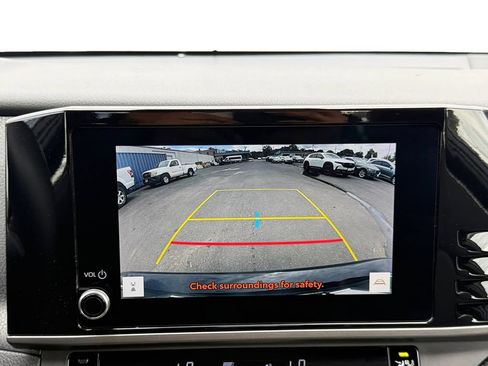 Used 2025 Toyota Camry SE FWD image 15