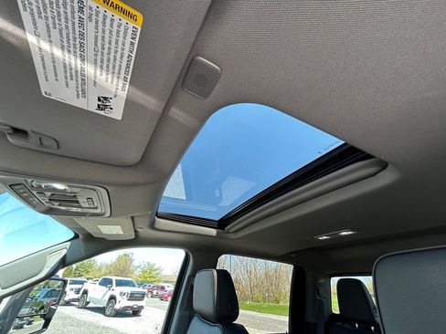 Used 2024 GMC Sierra 2500 Denali AWD/4WD image 8