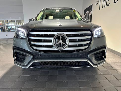 Used 2025 Mercedes-Benz GLS 450 4MATIC image 2
