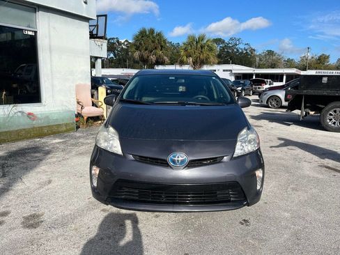 Used 2014 Toyota Prius Five image 3