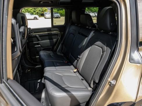 Used 2025 Land Rover Defender 110 X-Dynamic SE AWD/4WD image 51