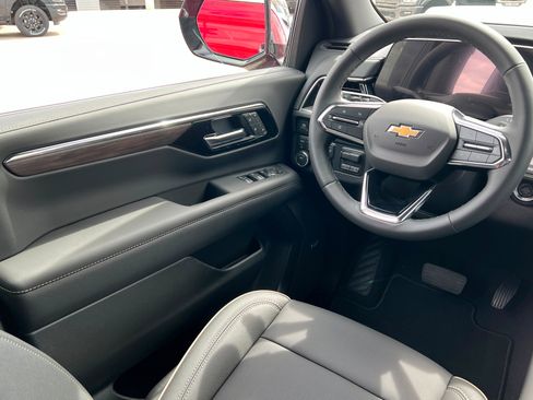 New 2026 Chevrolet Suburban Premier AWD/4WD image 12