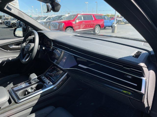 Used 2025 Audi Q7 3.0T Prestige w/ Prestige Package AWD/4WD image 18