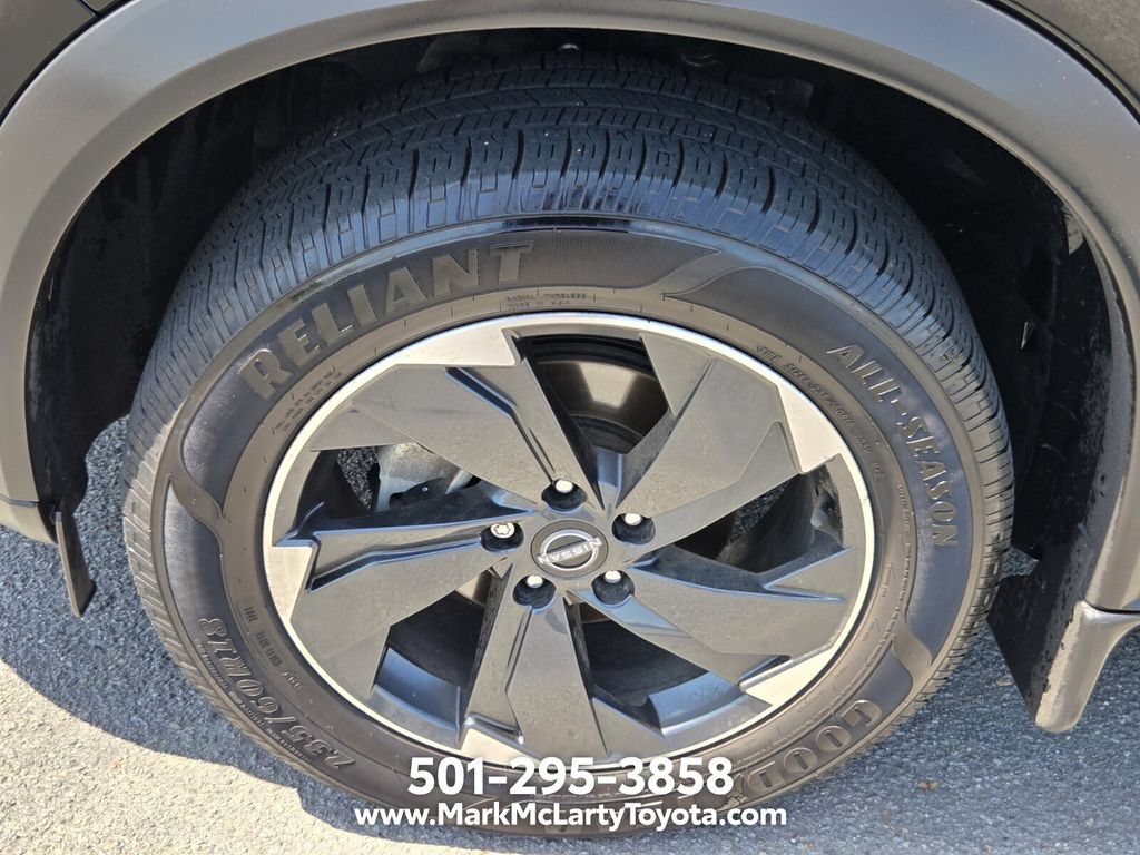 Used 2024 Nissan Rogue SV w/ SV Premium Package FWD image 16