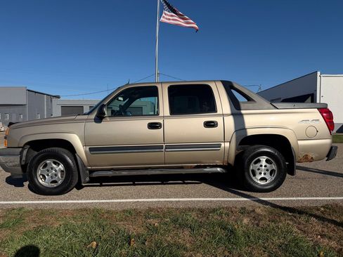 Used 2005 Chevrolet Avalanche LS w/ Onstar Plus Package image 8