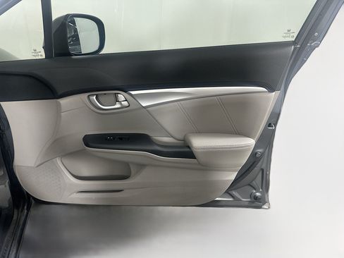 Used 2013 Honda Civic Hybrid Sedan image 28