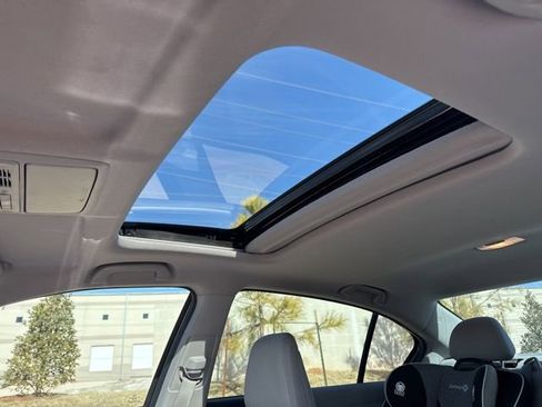 Used 2016 Honda Accord Touring image 12