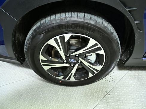 Used 2025 Subaru Crosstrek 2.0i Premium image 18