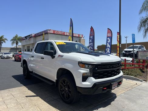 Used 2023 Chevrolet Silverado 1500 Custom Trail Boss w/ LPO, Dark Essentials Package AWD/4WD image 2
