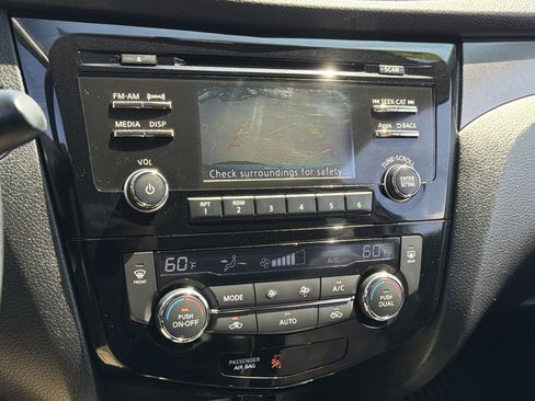 Used 2014 Nissan Rogue SV AWD/4WD image 23