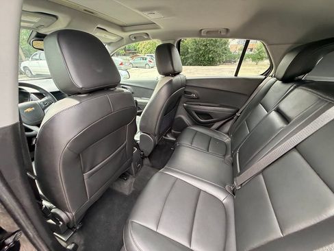 Used 2018 Chevrolet Trax Premier w/ Midnight Edition FWD image 27