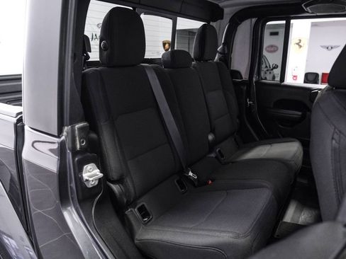 Used 2023 Jeep Gladiator Willys image 38