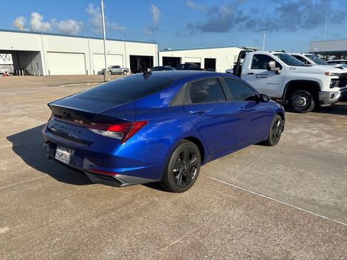 Used 2023 Hyundai Elantra SEL w/ Convenience Package FWD image 5