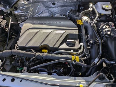 Used 2025 Chevrolet Trax LT w/ LT Convenience Package image 28