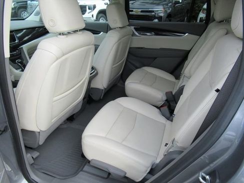Used 2020 Cadillac XT6 Premium Luxury AWD/4WD image 37
