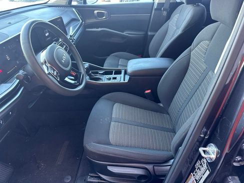 Used 2025 Kia Sorento LX FWD image 12