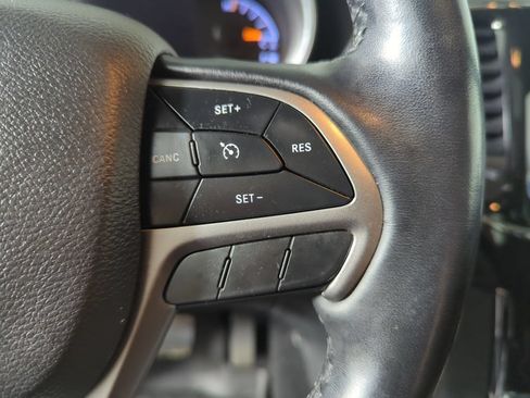 Used 2021 Jeep Grand Cherokee Laredo X RWD image 28