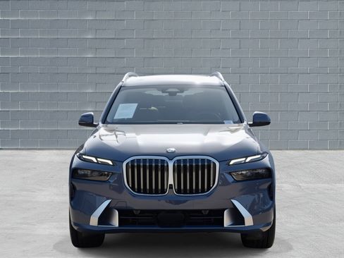 Used 2024 BMW X7 xDrive40i w/ Premium Package image 2