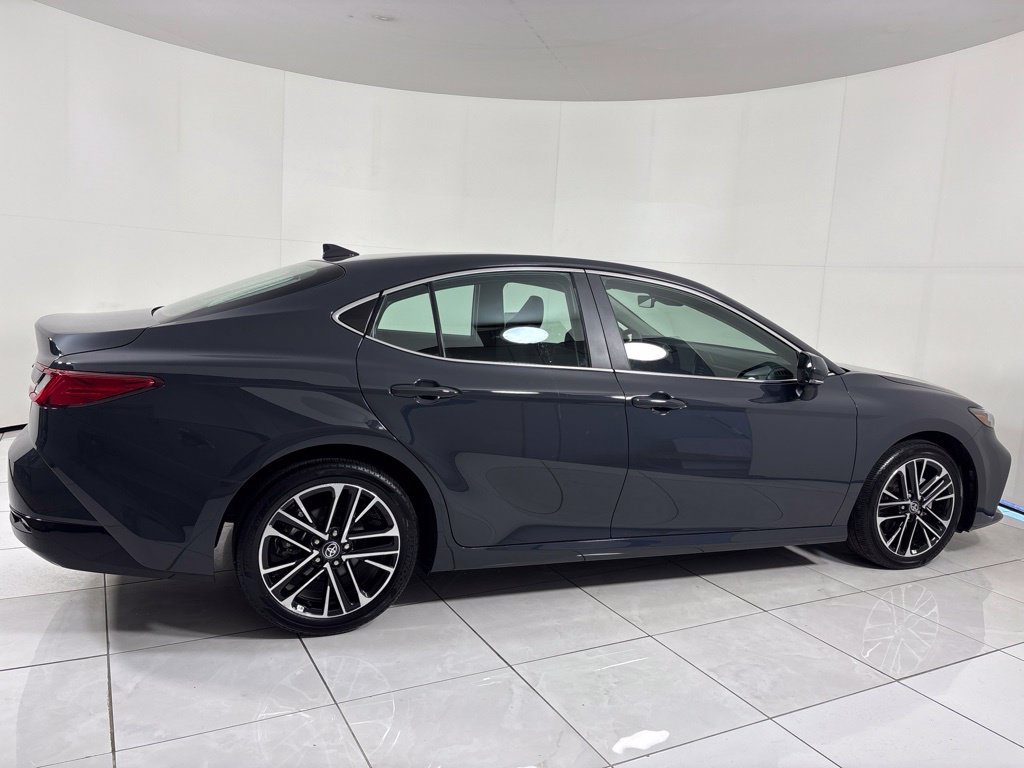 Used 2025 Toyota Camry XLE FWD image 6