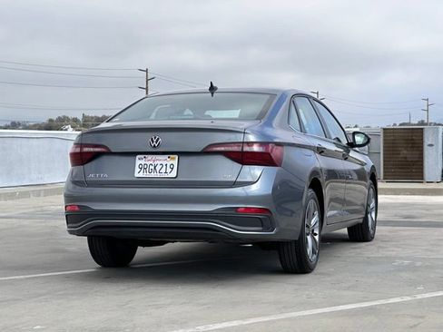 Used 2024 Volkswagen Jetta SE FWD image 32