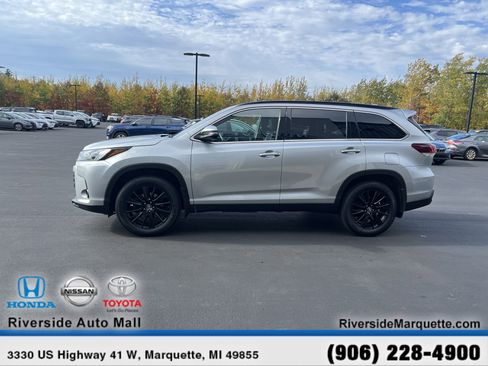 Used 2019 Toyota Highlander AWD V6 image 4