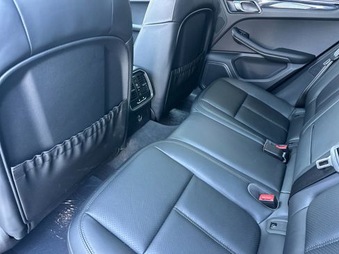 Certified 2026 Porsche Macan AWD/4WD image 13