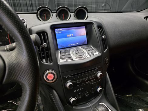 Used 2009 Nissan 370Z Touring w/ Sport Pkg RWD image 26