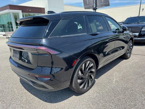 Used 2024 Lincoln Nautilus Reserve w/ Equipment Group 202A AWD/4WD image 2