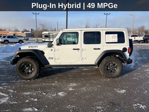 Used 2024 Jeep Wrangler Unlimited image 2