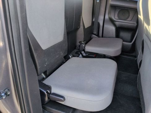 Used 2016 Toyota Tacoma TRD Off-Road image 21