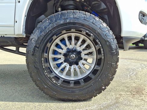 Used 2024 RAM 3500 Limited AWD/4WD image 9