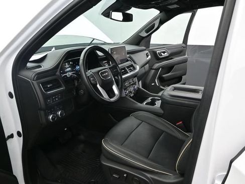 Used 2023 GMC Yukon SLT w/ SLT Premium Package AWD/4WD image 7