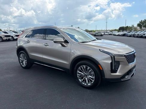 Used 2024 Cadillac XT4 Premium Luxury FWD image 1