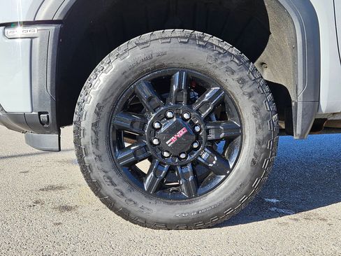 Used 2025 GMC Sierra 2500 AT4 image 11