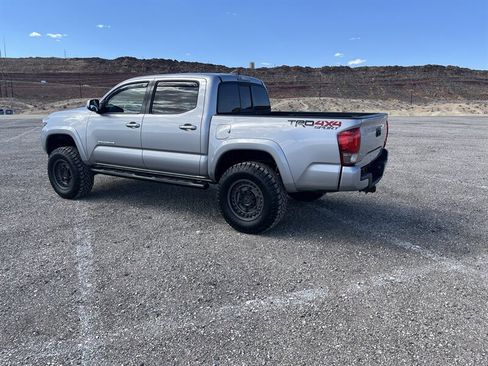 Used 2016 Toyota Tacoma TRD Sport w/ Exterior Package AWD/4WD image 6