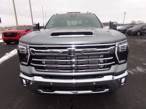 Used 2024 Chevrolet Silverado 3500 LTZ w/ LTZ Premium Package image 8