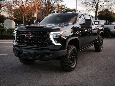 Used 2024 Chevrolet Silverado 2500 ZR2 w/ ZR2 Bison Edition image 5