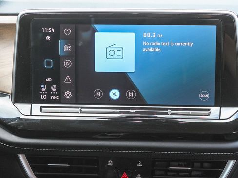 Used 2025 Volkswagen Atlas SE image 15