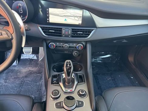 Used 2025 Alfa Romeo Giulia w/ Driving Assist Package image 15