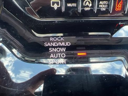 Certified 2024 Jeep Grand Wagoneer Series III w/ Rear Seat Video Group 1 AWD/4WD image 38