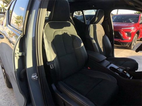 Used 2021 Volvo XC40 P8 Recharge w/ Advanced Package image 32