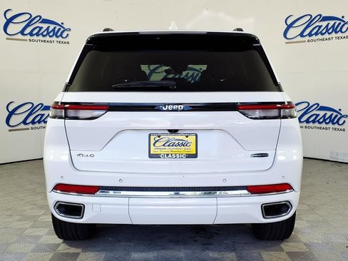 Used 2023 Jeep Grand Cherokee Overland AWD/4WD image 4