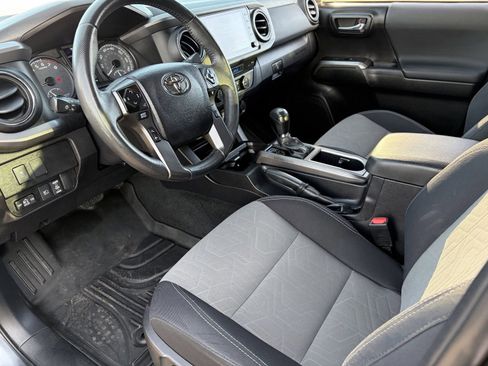 Used 2022 Toyota Tacoma TRD Off-Road w/ Technology Package AWD/4WD image 19
