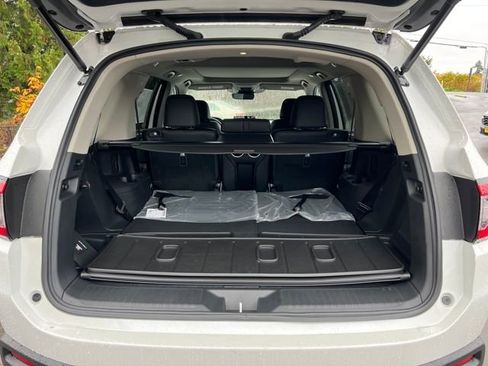 New 2025 Honda Pilot Touring image 12