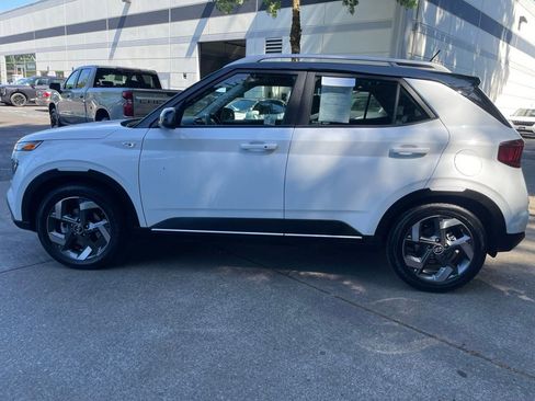 Used 2024 Hyundai Venue Limited FWD image 6