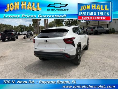 Used 2024 Chevrolet Trax RS w/ Sunroof Package FWD image 10