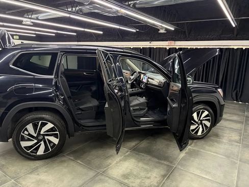Used 2025 Volkswagen Atlas SE AWD/4WD image 32
