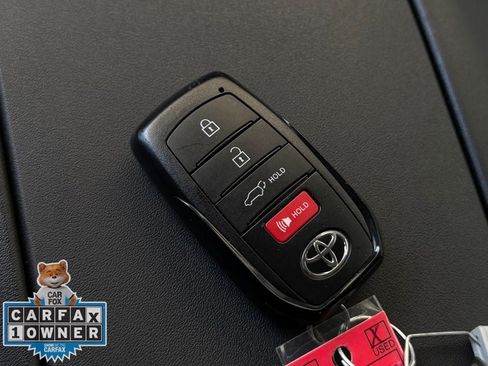 Used 2024 Toyota Highlander XLE FWD image 28